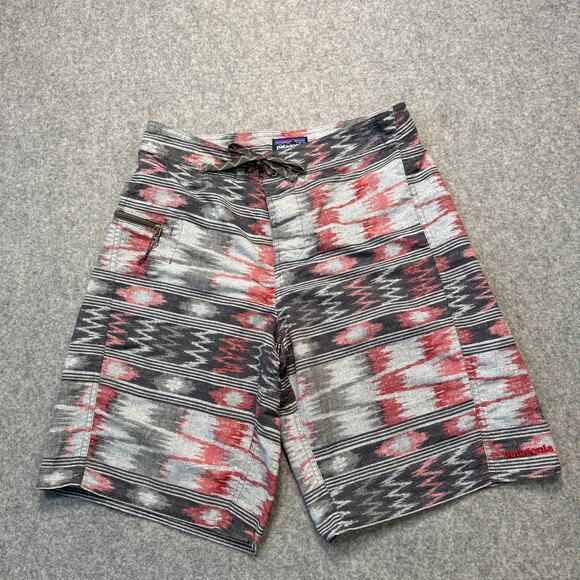 Men's Patagonia Black, Red, White Board Shorts Wavefarer Swim Trunks Size 30 - Picture 2 of 11